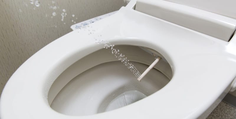 Bidet toilet seat squirting water